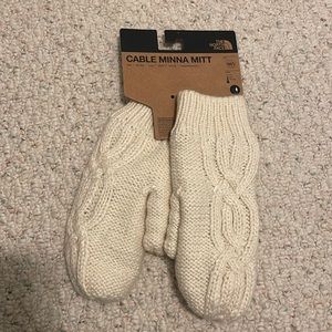 Fleece lined The North Face cable minna mittens